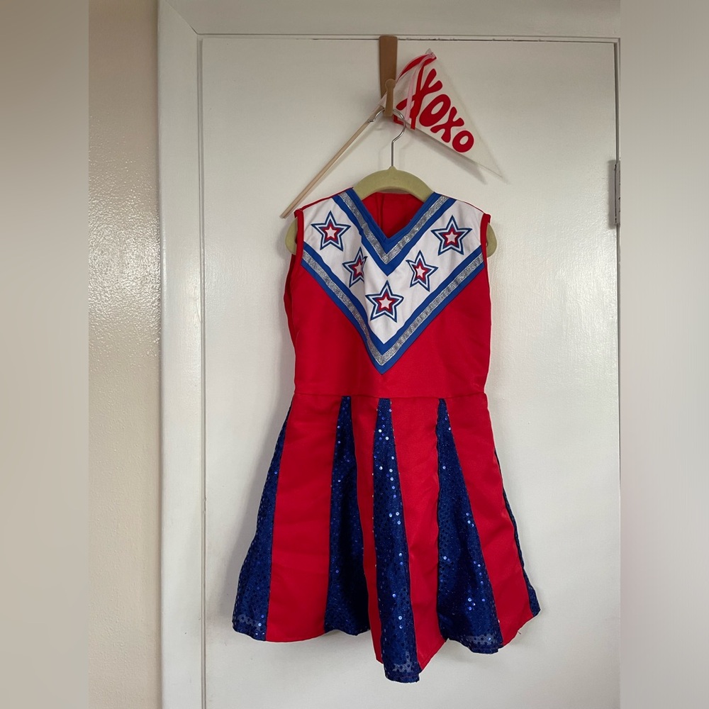 Cheerleader outfit with pompoms and more super cute for Halloween costume party